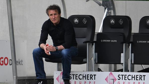 Auf das 3-5-2-System, das anfangs noch so gut funktionierte, stellen sich die Gegner aber immer besser ein. Nach der Siegesserie fällt das Kleeblatt in ein Loch, beendet die Saison mit nur einem Sieg aus den letzten acht Spielen. Viel zu tun im Sommer, weiß Radoki. Und bekommt mit Nik Omladic oder Philipp Hofmann neue Kräfte, die die Spielvereinigung wieder stabilisieren sollen.