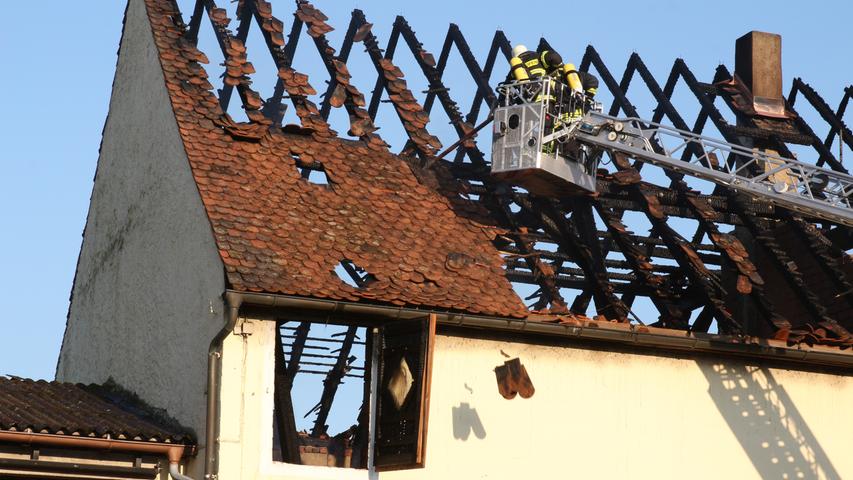 Scheunenbrand in Weidenbach: Feuerwehr rückt im Großaufgebot aus