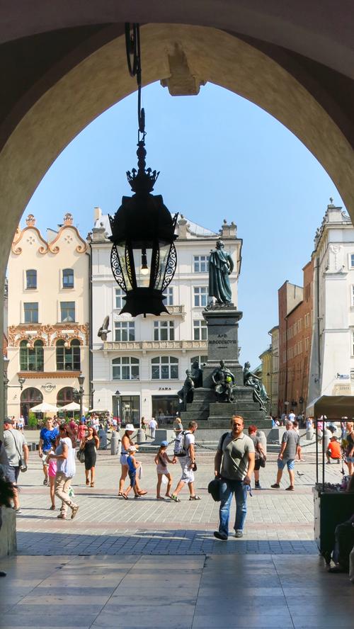 Krakau ist Polens Touristenmetropole Nummer eins. Blick aus den Tuchhallen.