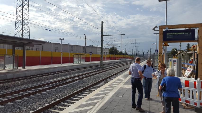 Auf der Ostseite waren bald alle neuen Gleise fertig und wurden von Zügen befahren...