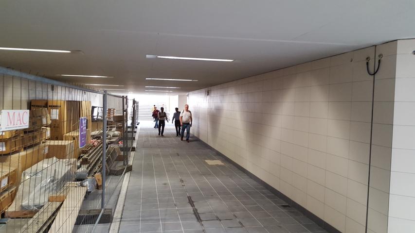 Die neue Fußgängerunterführung am Forchheimer Bahnhof wurde auf der Ostseite (Bayreuther Straße) bereits im Sommer 2017 eröffnet - allerdings erfolgte der komplette Durchstich bis zum Bahnhof und die Eröffnung der neuen Unterführung erst im Dezember. 