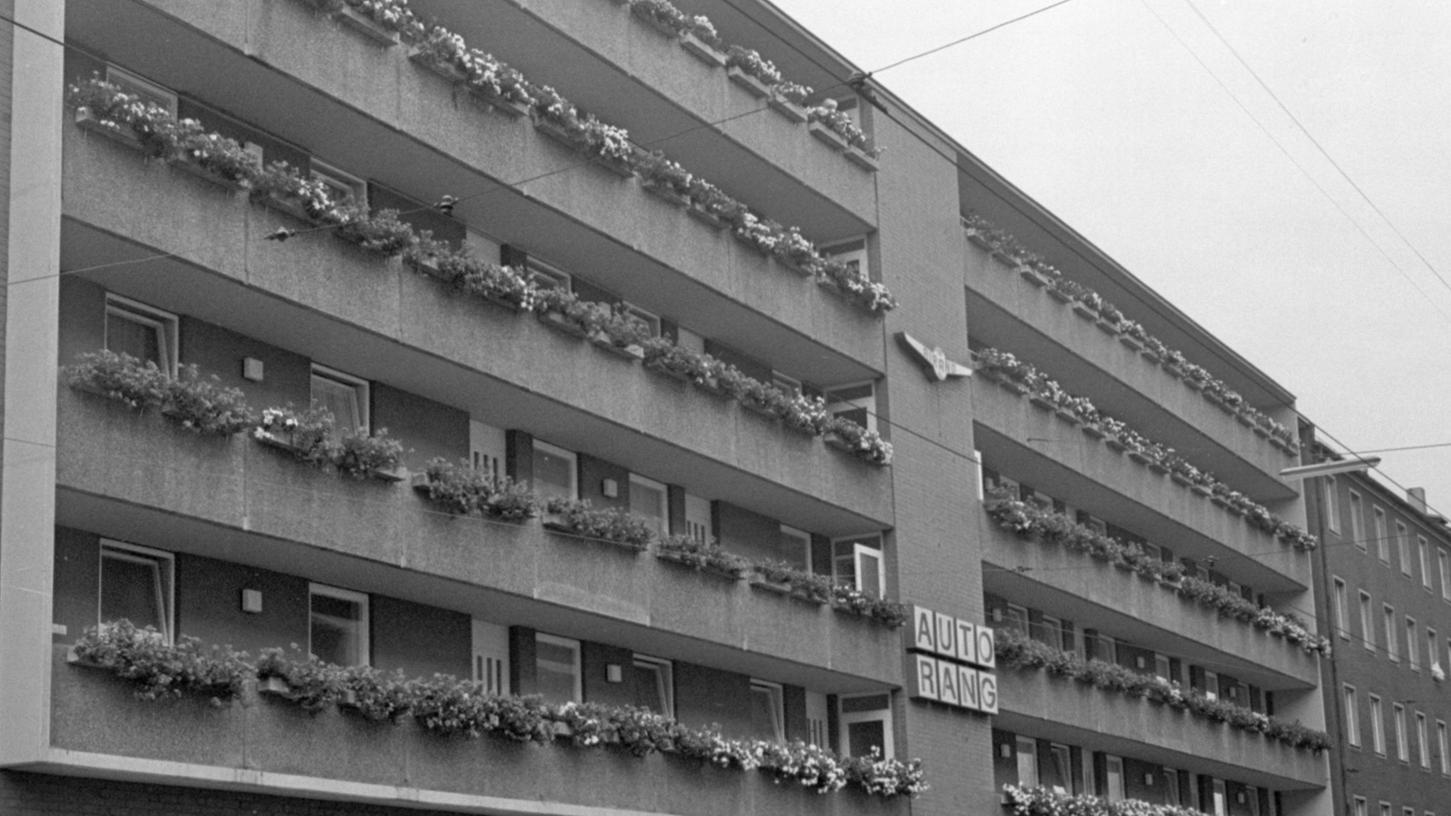 2. September 1967: Blumenschmuck ist noch spärlich