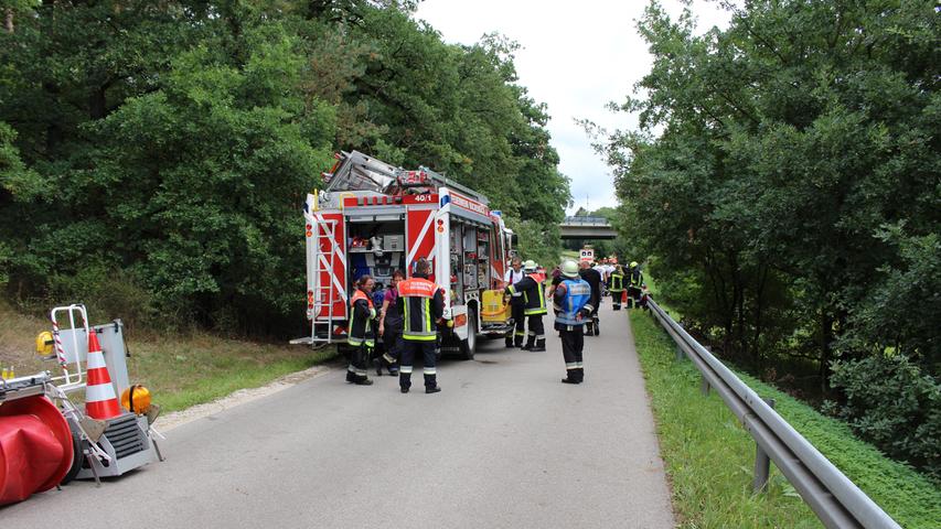 Fahrzeuge kollidieren bei Büchenbach: Zwei Menschen verletzt