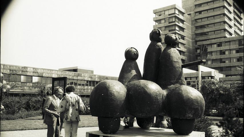 Eine heiß diskutierte Kirchner-Ausstellung fand einige Jahre vor der Eröffnung des Parks auf dem Rathausplatz statt.