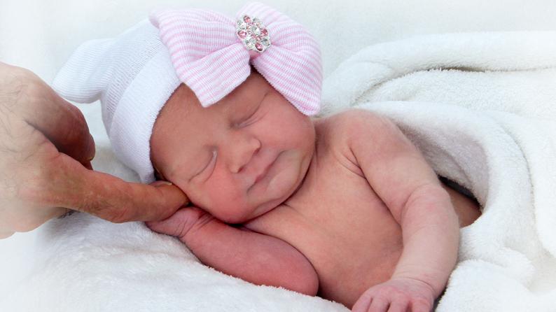 Willkommen, kleine Bella! Diese süße Maus wurde am 4. September im St. Theresien-Krankenhaus geboren. Sie brachte bei ihrer Geburt 2970 Gramm bei einer Größe von 52 Zentimetern auf die Waage.