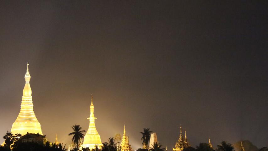 Der Shwedagon in Yagon ist nicht nur in der Nacht ein eindrucksvolles Beispiel für die Religiosität des Landes.