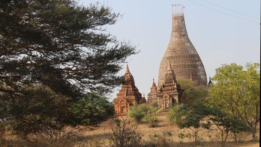 Rund 2000 historische Sakralbauten auf 36 Quadratkilometer versteppter Landschaft: Bagan gehört zum Pflichtprogramm jeder Myanmar-Reise.