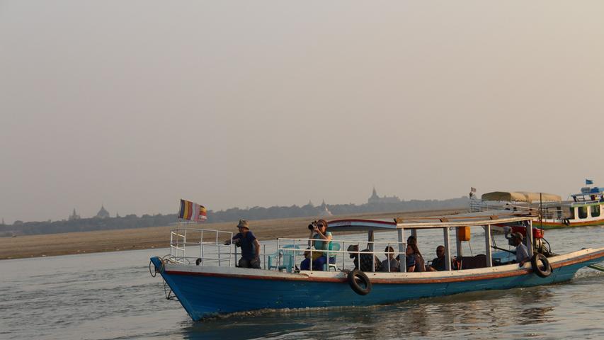 Ein Flußfahrt auf dem Irrawaddy sollte man sich nicht entgehen lassen. In Bagang sind vor allem die "Sunset-Touren" bei den Touristen sehr beliebt...