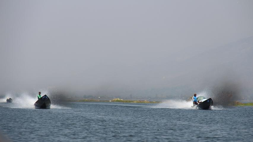 Die "Longtail"-Boote mit denen die Touristen über den See geschippert werden, sind zumeist mit lärmenden und stinkenden Dieselmotoren ausgestattet.