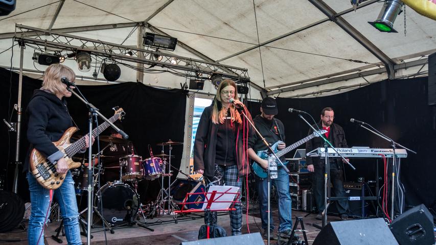 Feiern und Rocken beim Eber-Hart-Festival in Haag 