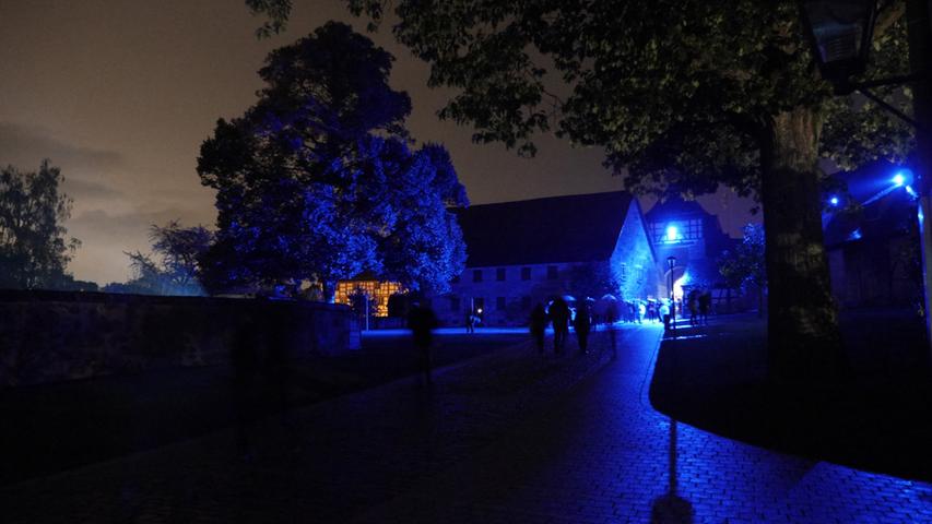 Ein Hauch Blaue Nacht: Der Vergleich zur alljährlichen Blauen Nacht in Nürnberg fiel unter den Besuchern mehrmals.