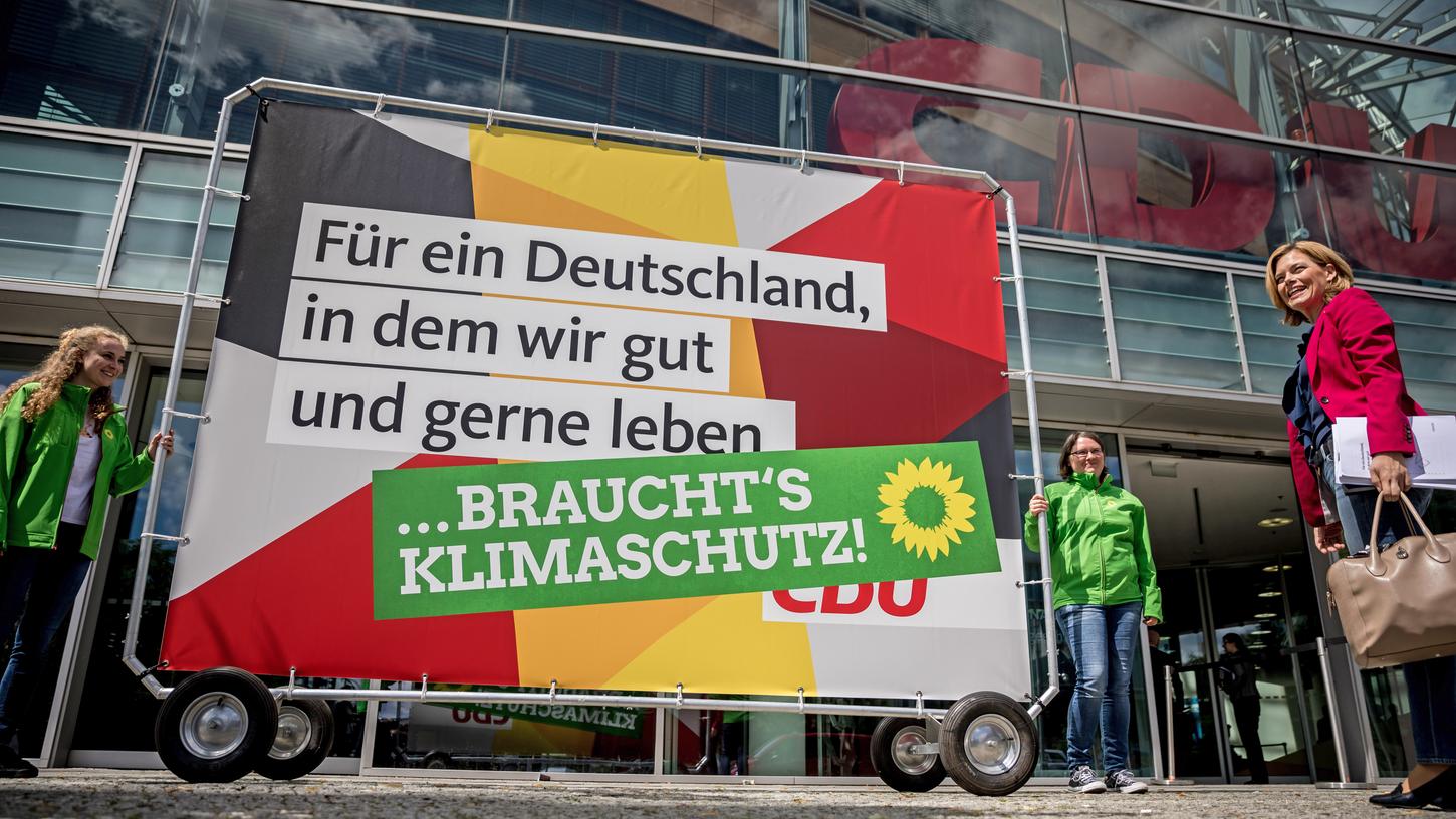 FDP und Grüne kämpfen um Platz drei bei der Bundestagswahl - für sie ist das "Rennen um Platz eins" schon gelaufen. Es ginge also um den Platz an Merkels Seite.