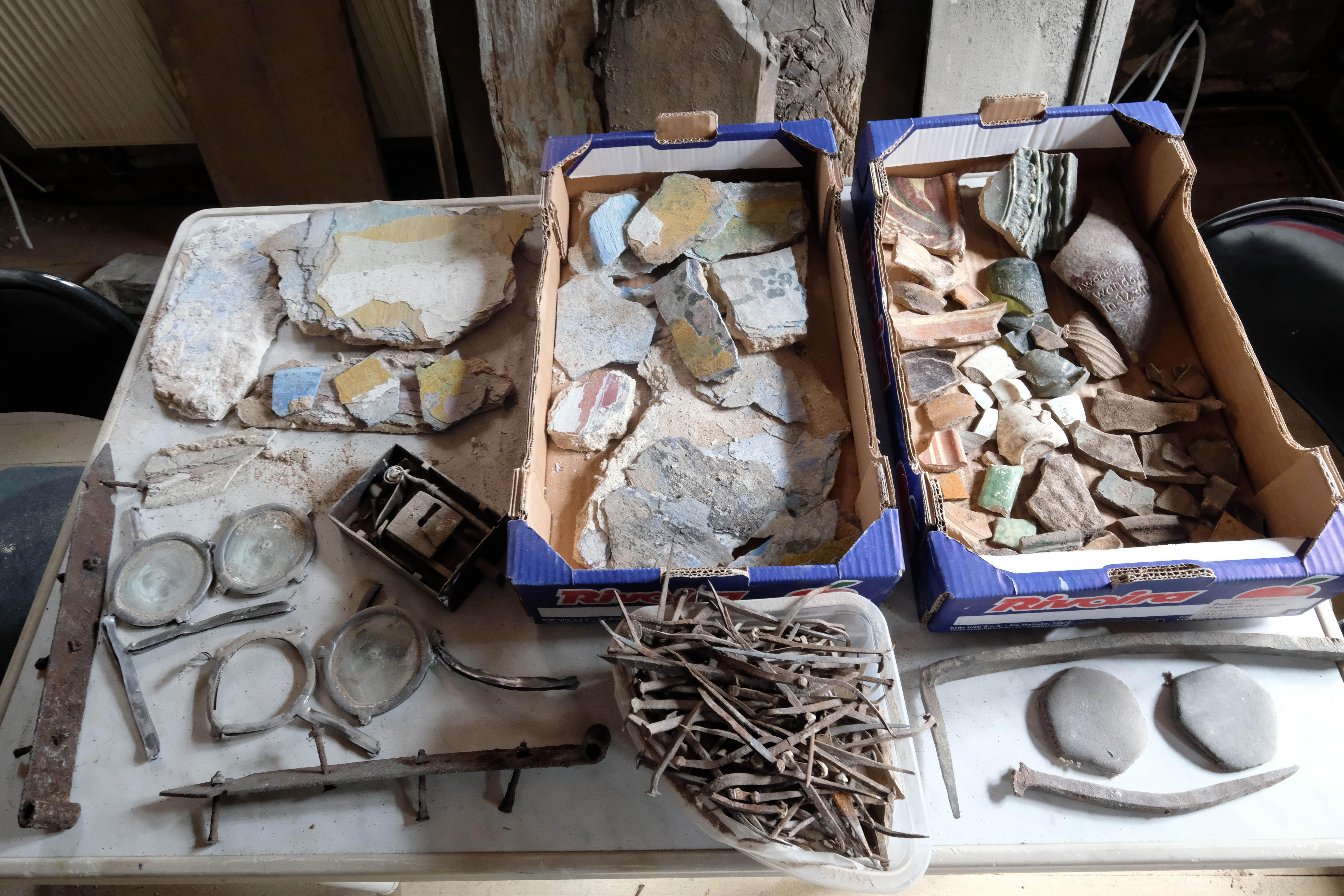 Eng ging es zu im Mögeldorfer Hallerschloss: Architekt Michael Röder gab eine einzigartige Führung durch das alte Gebäude und zeigte sämtliche Kunstschätze und Malereien. Das wollten sich die Fans der Kunsthistorie natürlich nicht entgehen lassen und stürmten das Schloss in Massen.