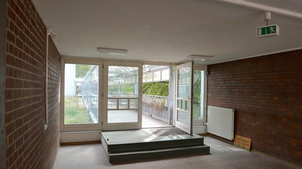 Anlässlich zu diesem Tag öffnete auch der Erlanger Frankenhof nochmal seine Pforten. Zahlreiche Interessierte nahmen an den Führungen durchs Haus und den ehemaligen Sesam teil und sahen sich die historischen Bilder zu den Aktivitäten des Hauses von bernd Böhner an.