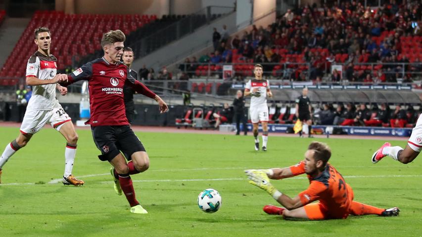 Auch fünf Minuten Nachspielzeit können den Club nicht mehr retten, insgesamt glücklos verliert Nürnberg das Montagabendspiel gegen St. Pauli mit 0:1.
