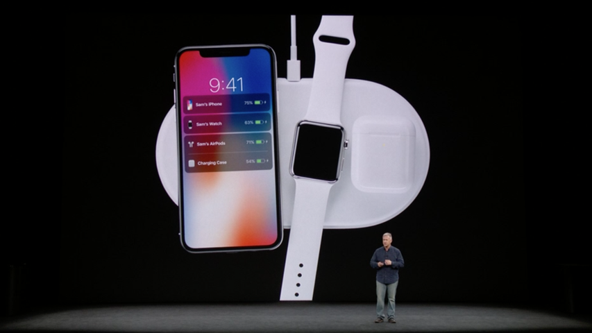 Auch die neue Lade-Matte "AirPower" wurde angekündigt, mit der man in einem Rutsch die neuen iPhone-Modell, die neue Apple Watch sowie die drahtlosen Kopfhörer AirPods laden kann. Das Ladegerät soll im kommenden Jahr auf den Markt kommen.