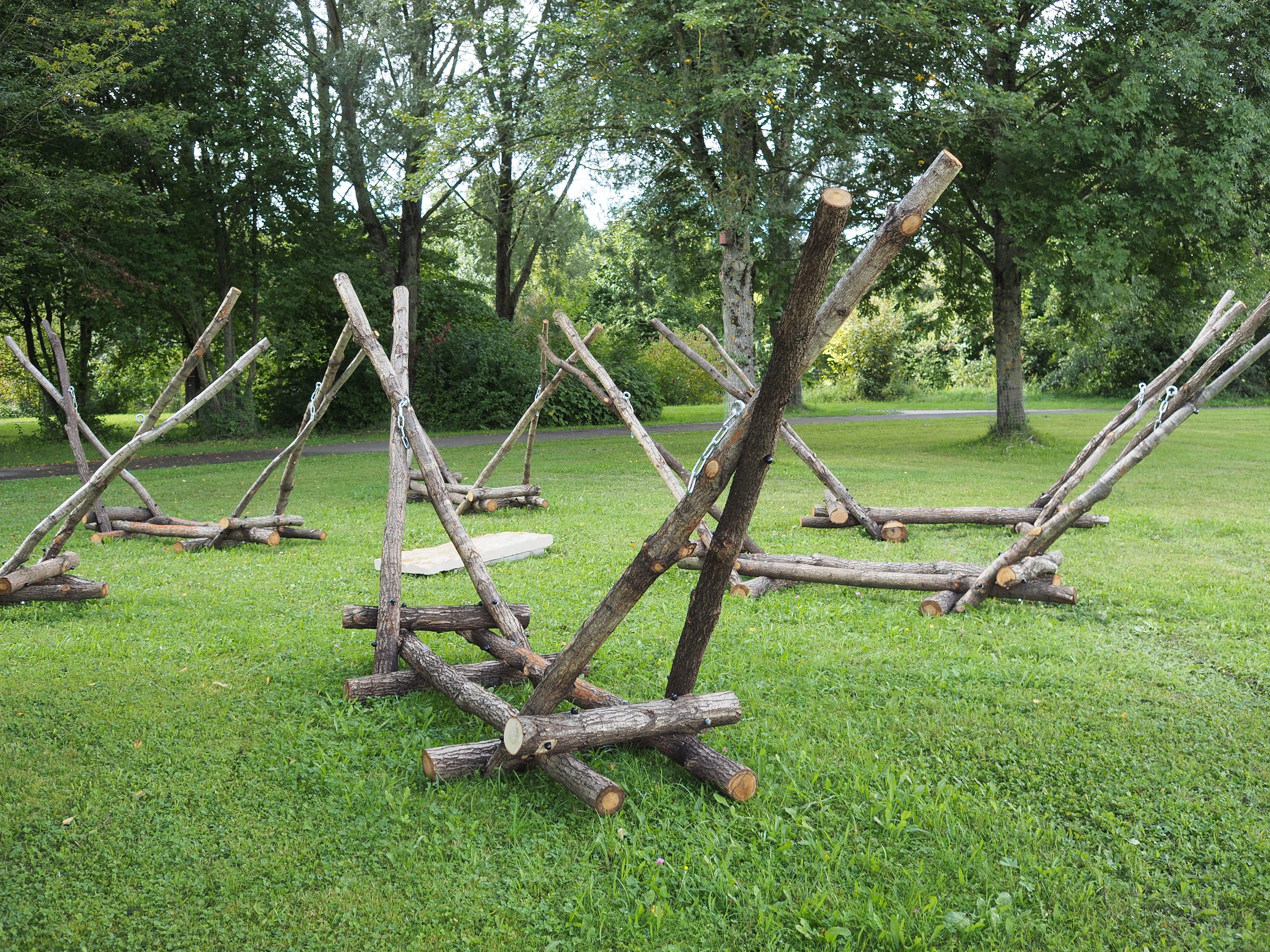 „Der Himmel über dir“ von Harald Kienle. Noch fehlen die Hängematten, in denen es sich bei gutem Wetter jeder bequem machen kann.