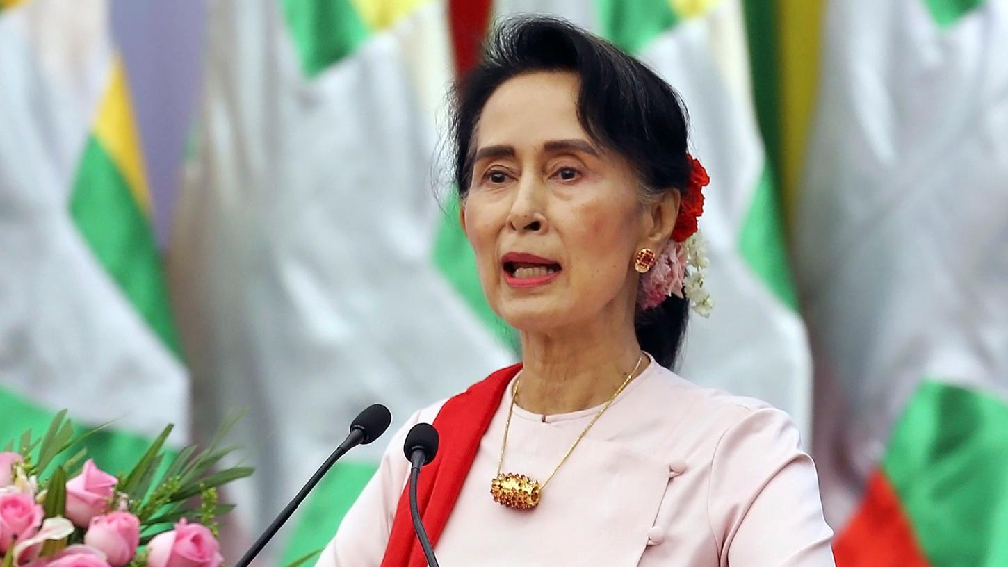 Myanmars Regierungschefin Aung San Suu Kyi bei einer Rede am 11.08.2017 in Naypyitaw (Myanmar). An den Gesprächen über ihr Land in der UN-Vollversammlung möchte sie sich nicht beteiligen.