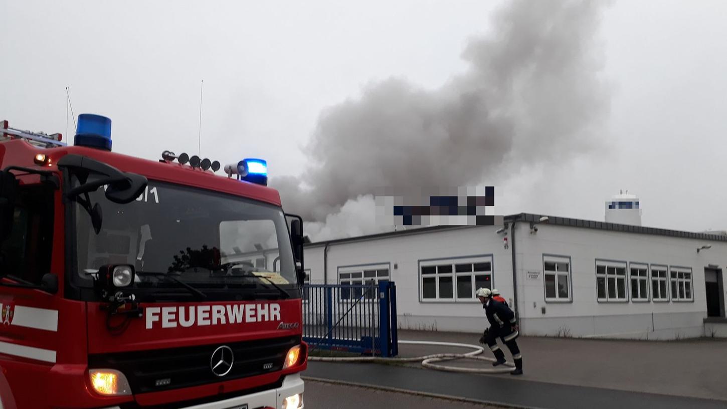 In Schwabach ist es zu einer Explosion in einem Betrieb gekommen. Für Anwohner besteht keine Gefahr.