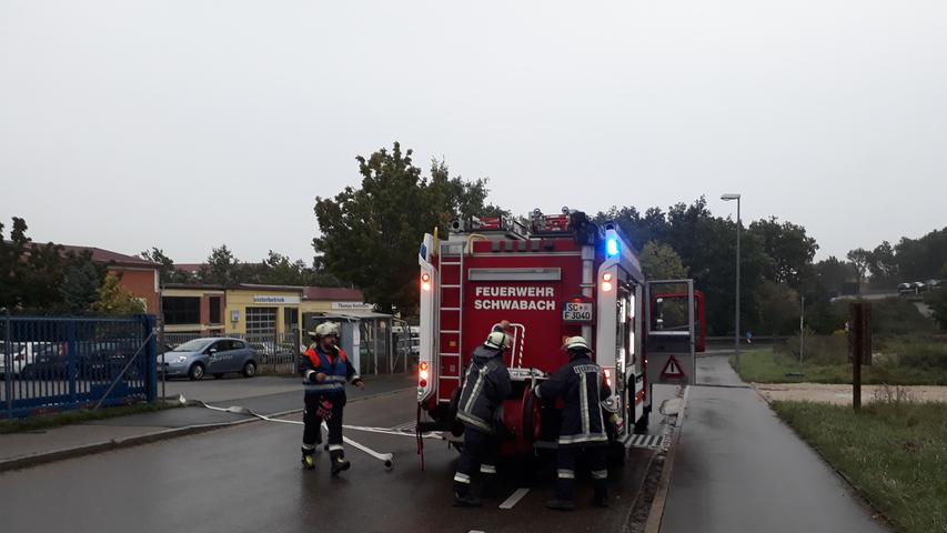 Feuer nach Verpuffung: Einsatz in Schwabacher Industriegebiet