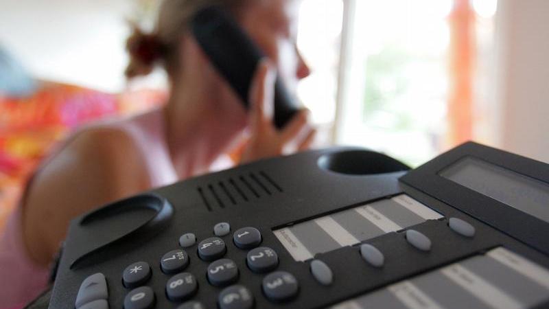 Telefonanrufe zu Werbezwecken unterliegen strengen Regeln. Allerdings drohen Firmen keine schlimmen Strafen, wenn sie sich nicht daran halten.