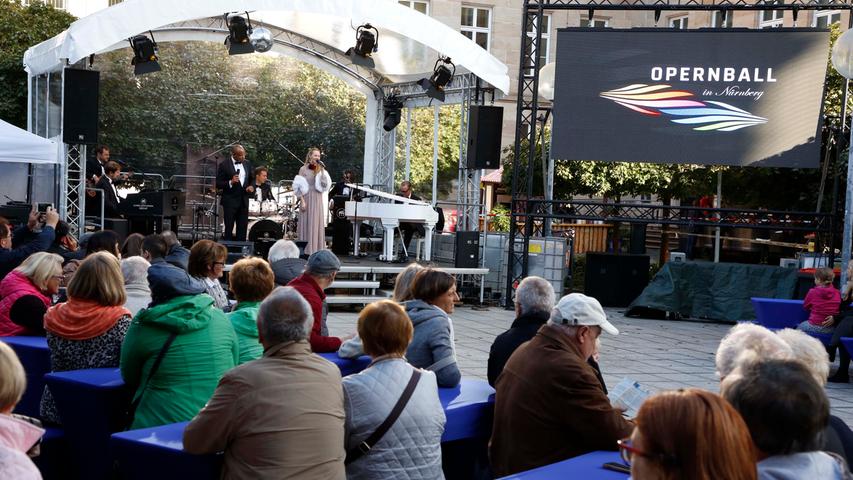 Opernball-Atmosphäre: Open-Air-Fest bringt Nürnberg zum Tanzen