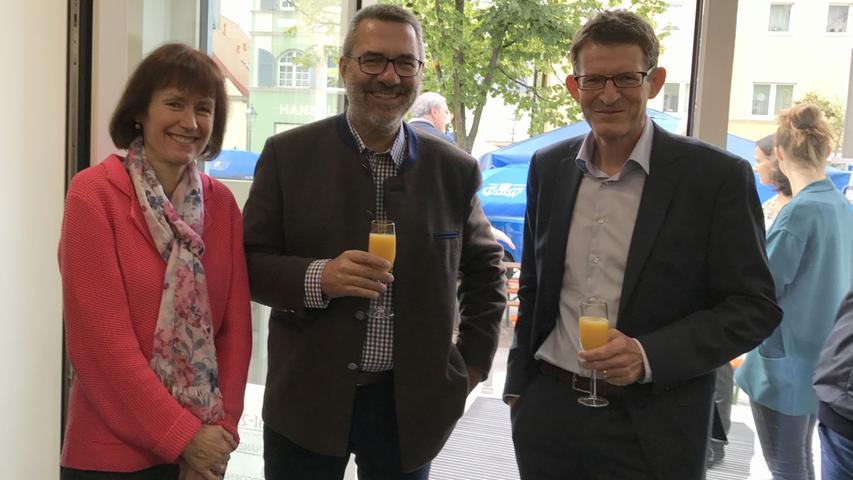 Sabine Schnell-Pleyer, Justiziarin des Verlags Nürnberger Presse, mit ihrem Mann Theodor Pleyer und NN-Chefredakteur Michael Husarek.
