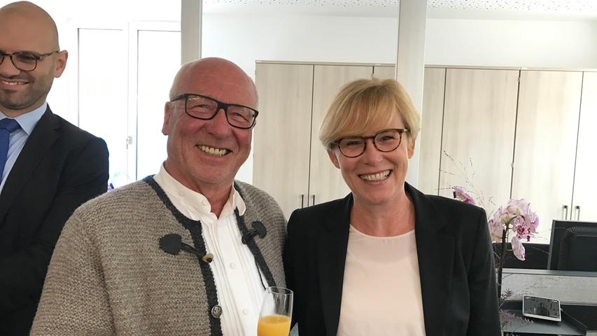 Der ehemalige Redaktionsleiter des Altmühl-Boten Werner Falk und heutige Stadtrat mit Stadtbaumeisterin Simone Teufel.