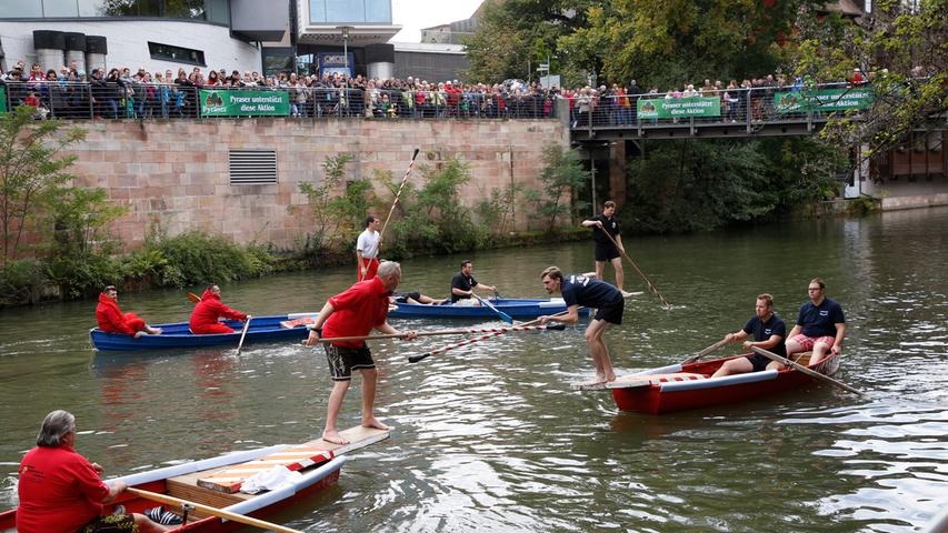 Kalter Wasserspaß: So lief das Fischerstechen auf der Pegnitz