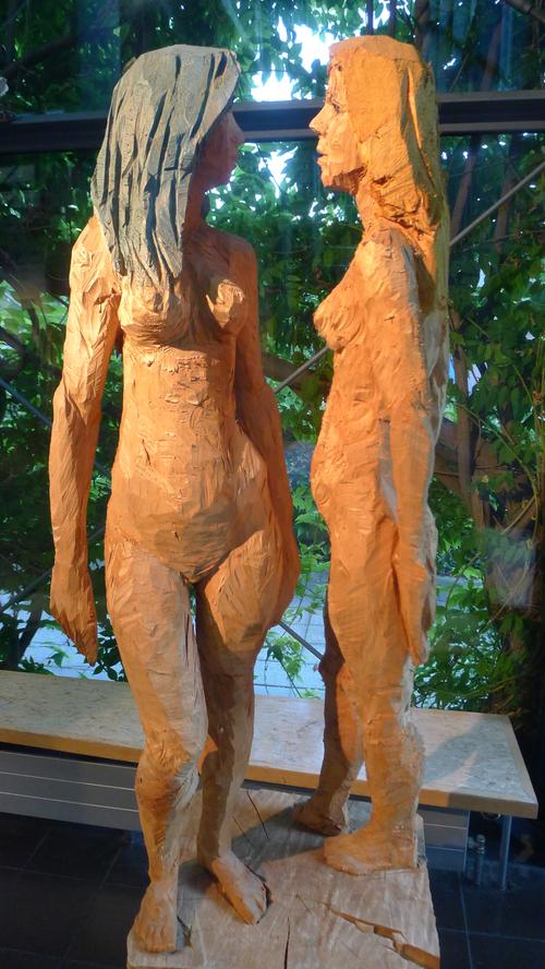 Clemens Heinl zeigt seine Holzfiguren in der Kufa