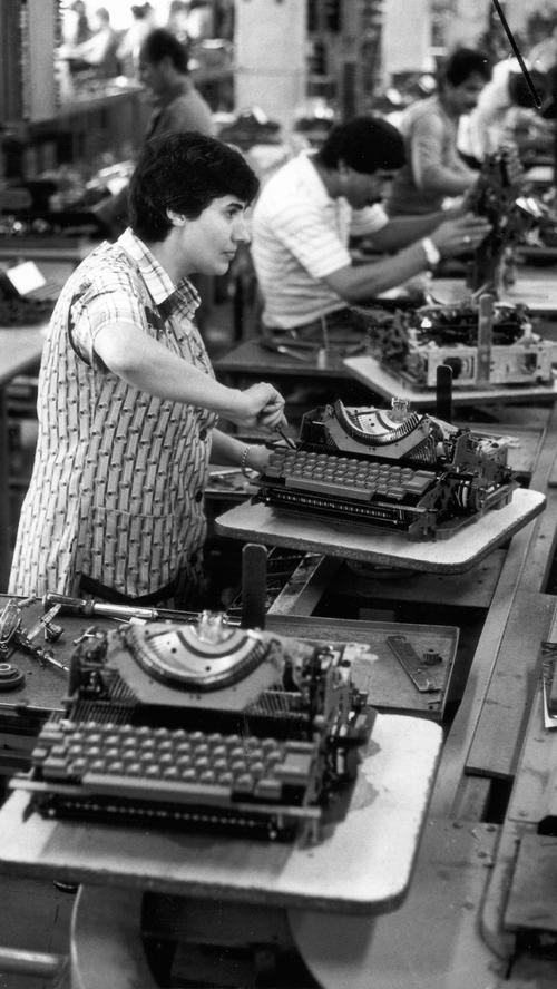 ... fertigte Triumph-Adler vor allem Schreib- und Büromaschinen ...