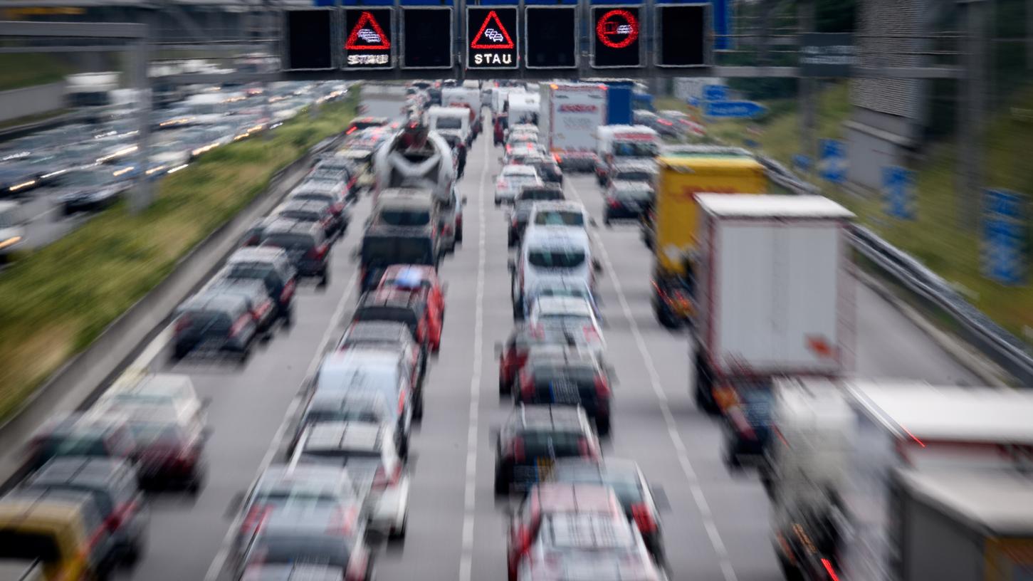 Mit rund 1,5 Millionen Kilometern Stau stellt das Jahr 2018 einen neuen Rekord auf. (Symbolbild) Mit rund 1,5 Millionen Kilometern Stau stellt das Jahr 2018 einen neuen Rekord auf. (Symbolbild)