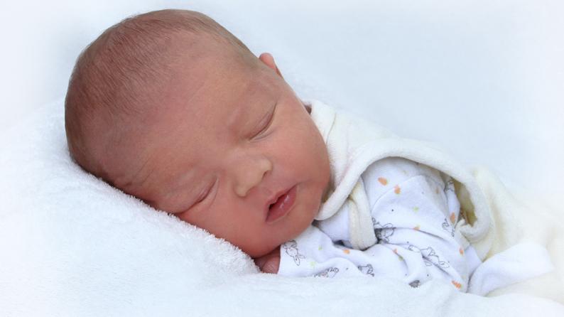 Willkommen auf der Welt: Denis wurde am 13. September mit stolzen 57 Zentimetern und 4170 Gramm im St. Theresien-Krankenhaus geboren.