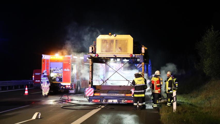 Brennendes Radlager: Sattelzug stand auf A9 in Flammen
