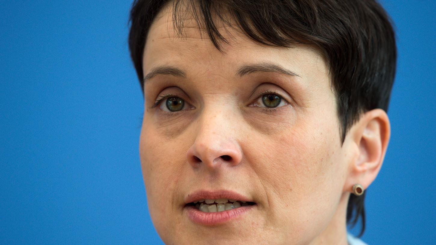 In der Bundestagsdebatte lieferte auch Frauke Petry einen Redebeitrag. Die ehemalige AfD-Vorsitzende ist im Bundestag fraktionslos, und hat in der Zwischenzeit die Blaue Partei gegründet.