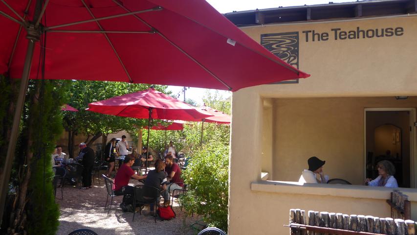 Schönes Café: Im „The Teahouse“ ist auch Milena Moser öfter zu Gast.