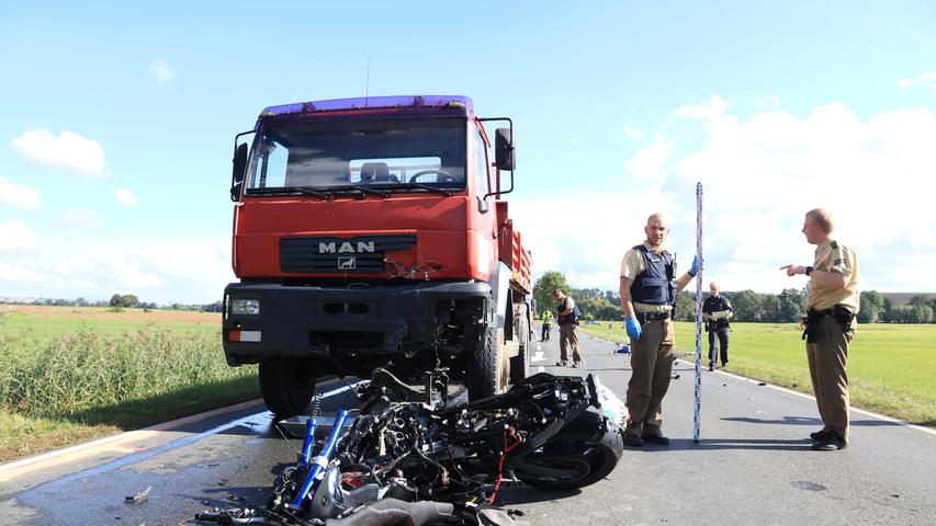 Laster beim Überholen übersehen: Biker stirbt bei Coburg 