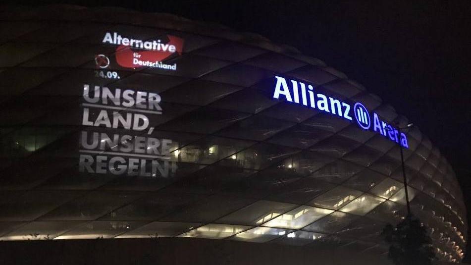 Polizeieinsatz: AfD projiziert Logo auf Allianz Arena 