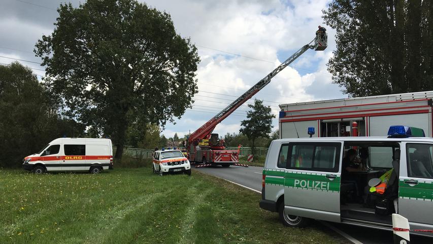 Auto aus der Regnitz geborgen: Großeinsatz bei Stadeln