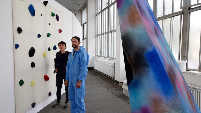 Dort, wo früher die Zentrifuge war, stellen nun zwei Künstler aus Leipzig aus. "Collective Opus" nennen Lukas Glinkowski und Minor Alexander ihre Ausstellung in Halle 14.
