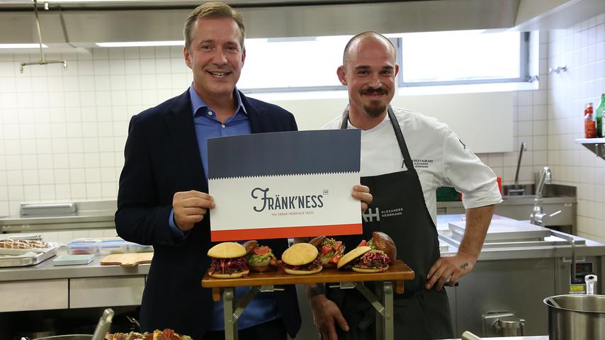 Im Oktober hat Starkoch Alexander Herrmann sein neues Restaurant "Fränk'ness" in der Nürnberger Königstraße eröffnet. Hier werden vor allem "Leibgerichte" wie Burger und Pizza angeboten.