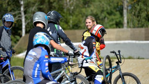Erlanger Ohm-Schüler fahren BMX mit Nadja Pries