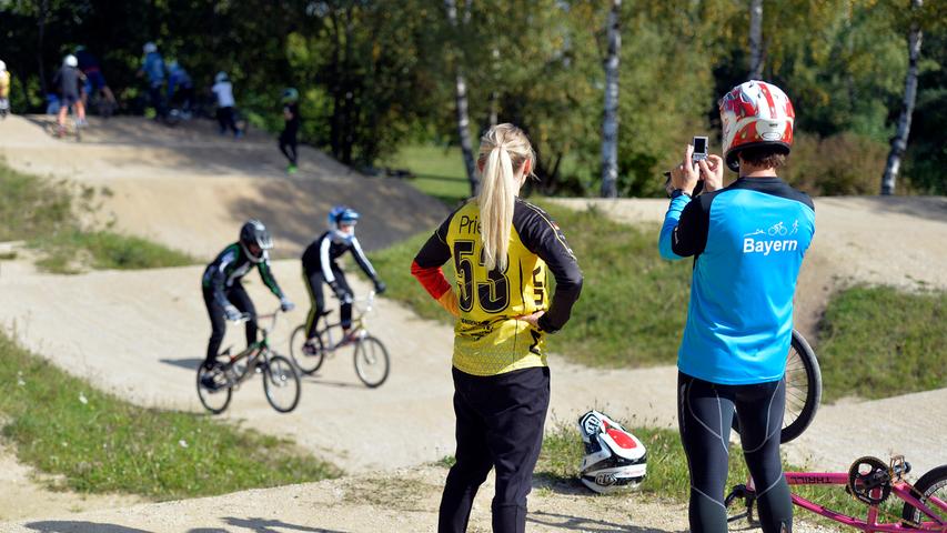 Erlanger Ohm-Schüler fahren BMX mit Nadja Pries
