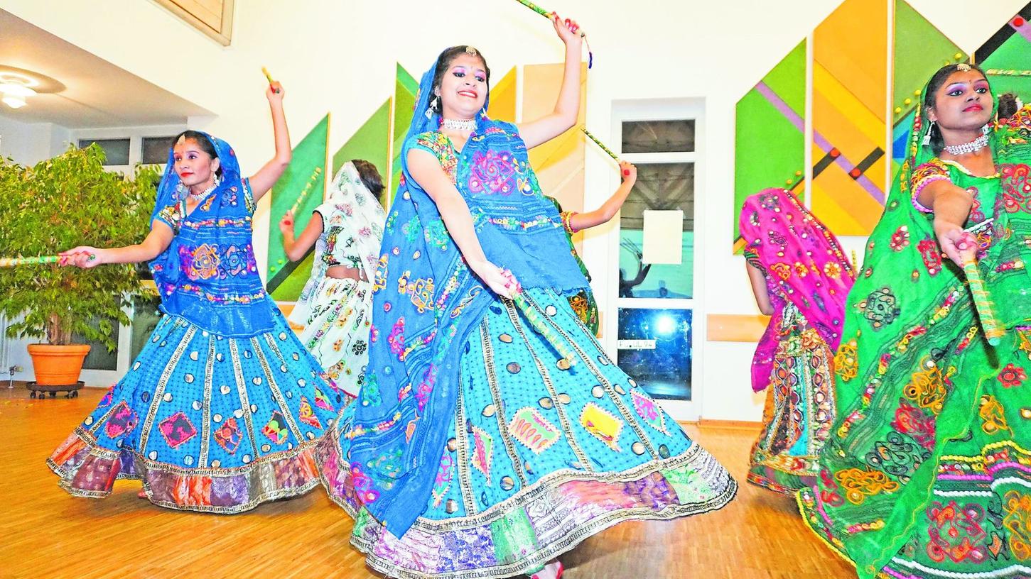 Indische Tänzerinnen verzaubern Roßtal