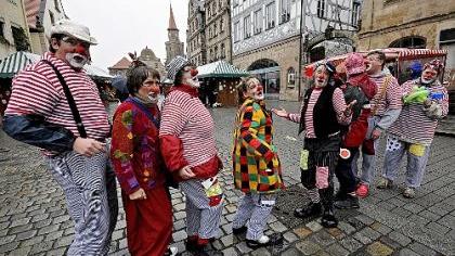 Fürther Ostermarkt mit patschnassen Clowns und herzigen Langohren