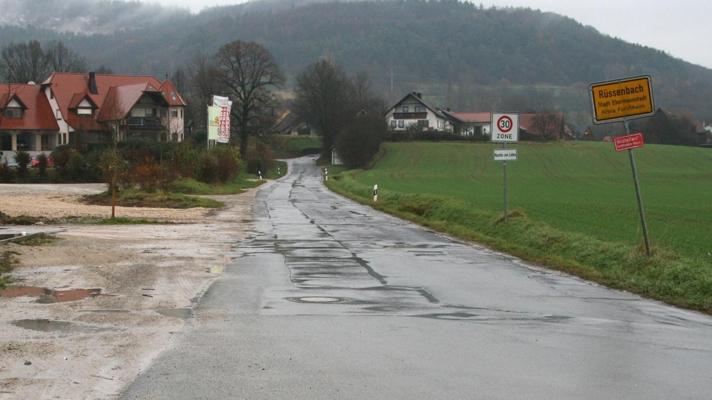 Bisher gibt es nur eine erste Skizzierung des Ausbaus mit Gehweg und Kreisverkehr am Ortseingang aus Richtung Niedermirsberg, wurde in der Bürgerversammlung festgestellt.