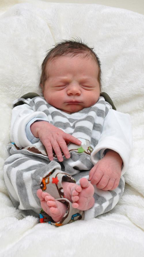 Schlaf schön, Maximilian! Der kleine Mann wurde am 16. September im Südklinikum Nürnberg geboren. Er wog 3100 Gramm und war 50 Zentimeter groß.
