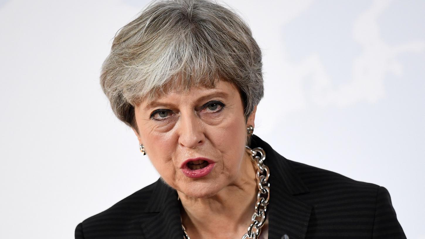 Die britische Premierministerin Theresa May will mehr Zeit für den Austritt ihres Landes aus der EU kaufen. Dafür hat sie in ihrer Grundsatzrede am Freitag in Florenz eine Übergangsphase nach dem Brexit vorgeschlagen.