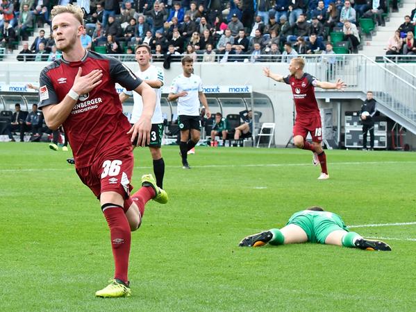 Teuchert beim Torjubel: Der Club-Youngster aus Coburg baut die Führung des FCN auf 2:0 aus.