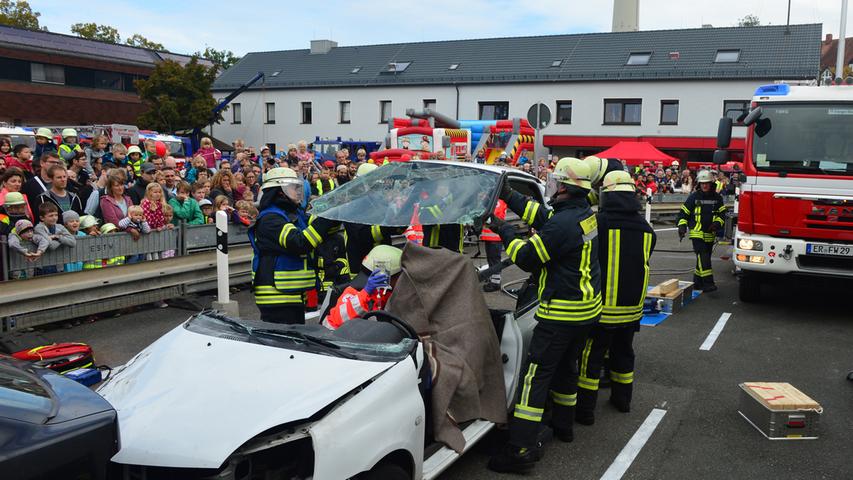 Flammenshow in Erlangen: Spektakuläre Vorführungen der Feuerwehr